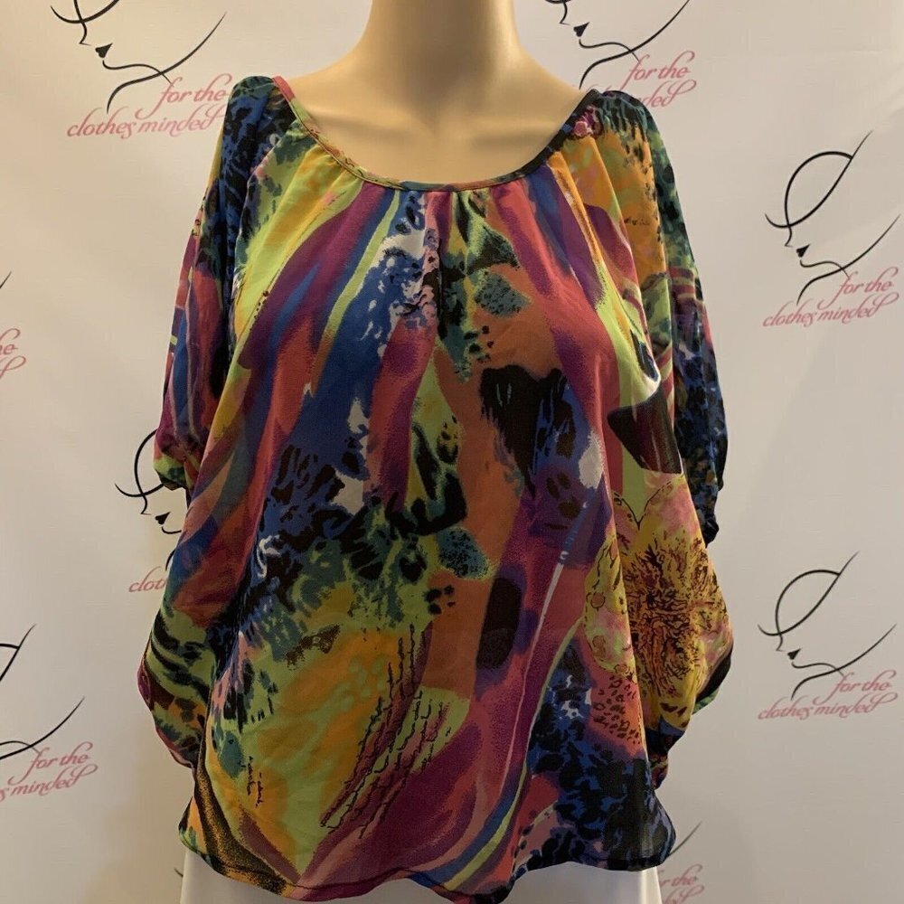Fashion Web. Size Medium. Cold Shoulder. Pullover Oversized Chiffon Top. B80